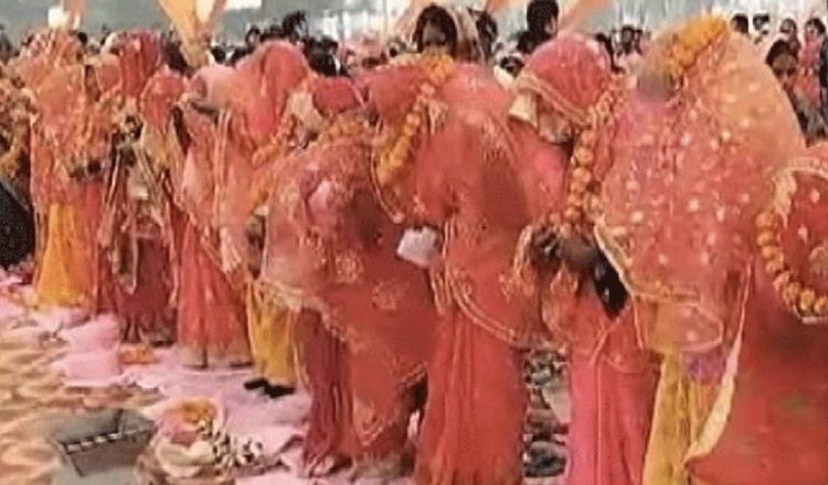 বর ছাড়াই গণবিয়ে!